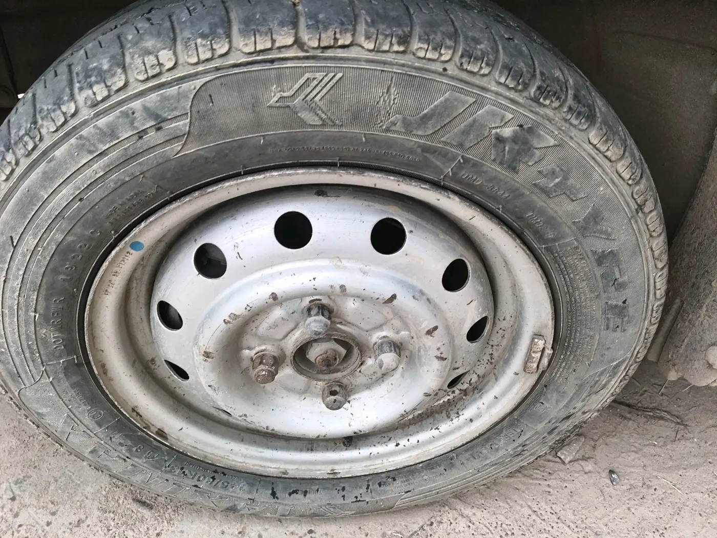 2016 Maruti Wagon R 1.0 LXI, Petrol, Manual, 1,37,060 km, tyre