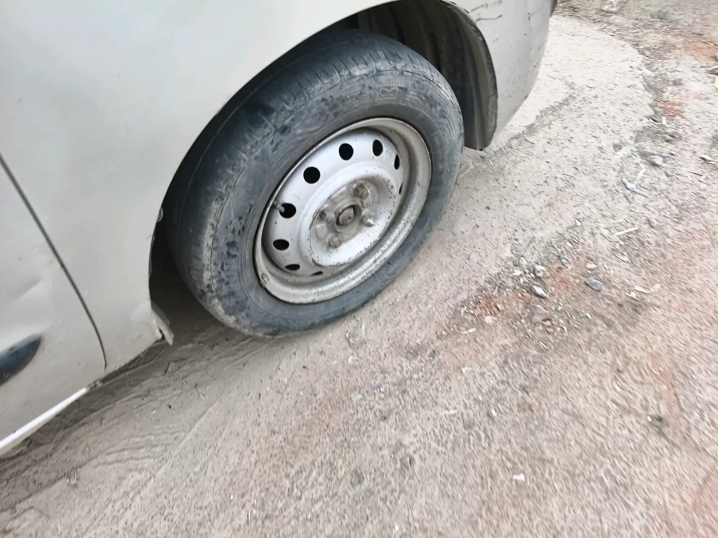 2016 Maruti Wagon R 1.0 LXI, Petrol, Manual, 1,37,060 km, tyre