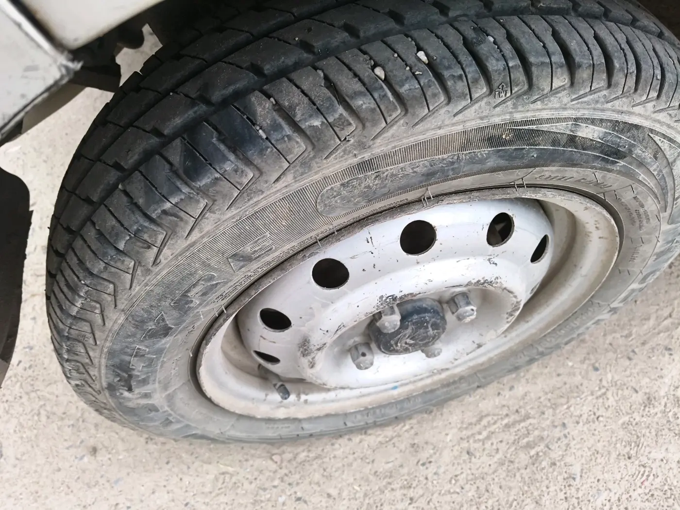 2016 Maruti Wagon R 1.0 LXI, Petrol, Manual, 1,37,060 km, tyre