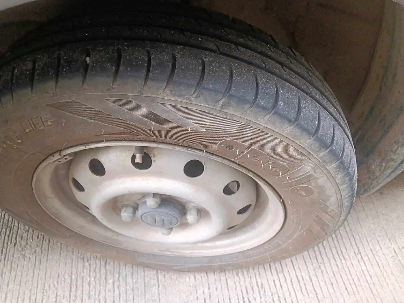 2018 Maruti Wagon R 1.0 LXI CNG, CNG, Manual, 1,21,875 km, tyre