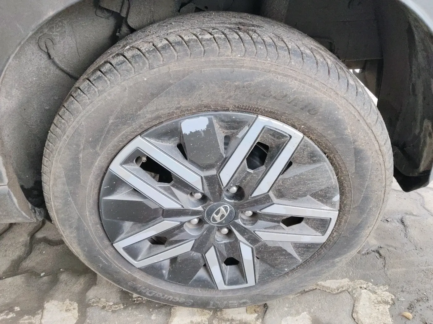 2021 Hyundai VENUE SX 1.5 CRDI, Diesel, Manual, 1,07,740 km, tyre