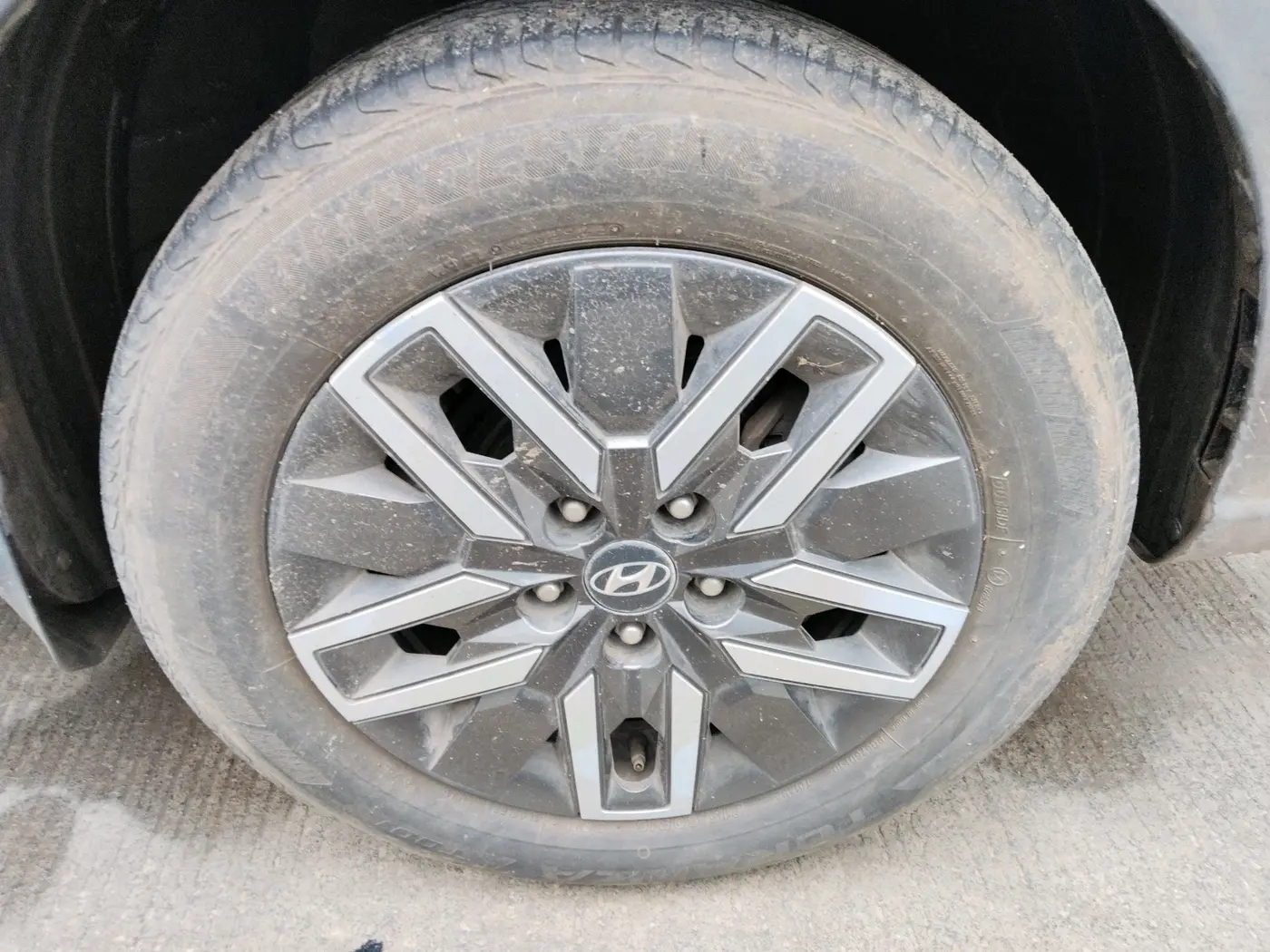 2021 Hyundai VENUE SX 1.5 CRDI, Diesel, Manual, 1,07,740 km, tyre