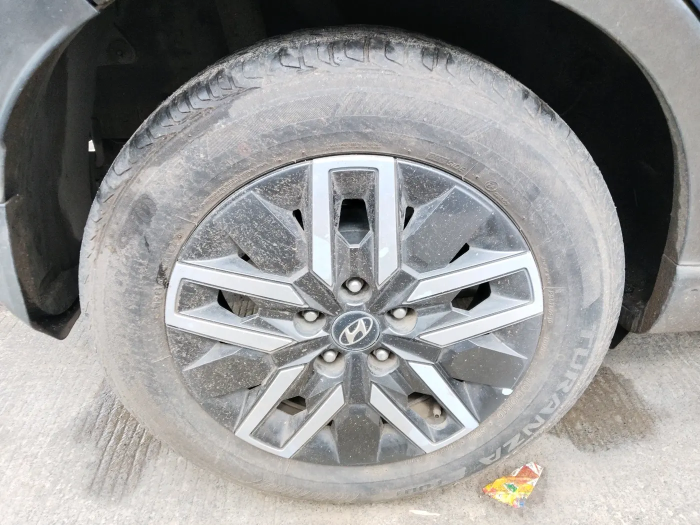 2021 Hyundai VENUE SX 1.5 CRDI, Diesel, Manual, 1,07,740 km, tyre
