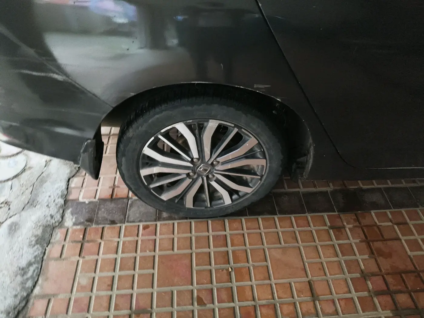 2017 Honda City 1.5L I-VTEC VX CVT, Petrol, Automatic, 84,409 km, tyre
