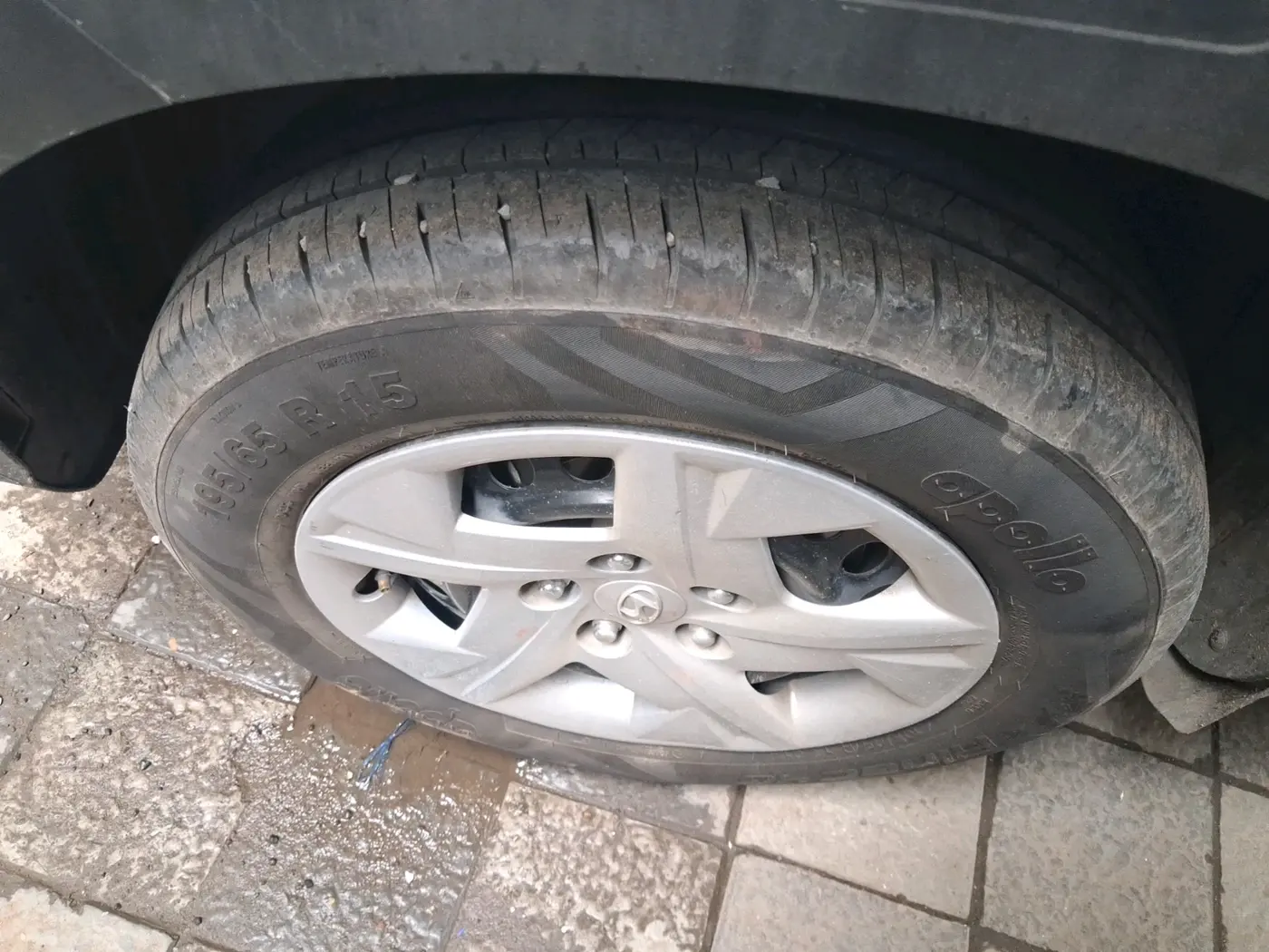 2021 Hyundai VENUE S+ 1.2, Petrol, Manual, 21,964 km, tyre