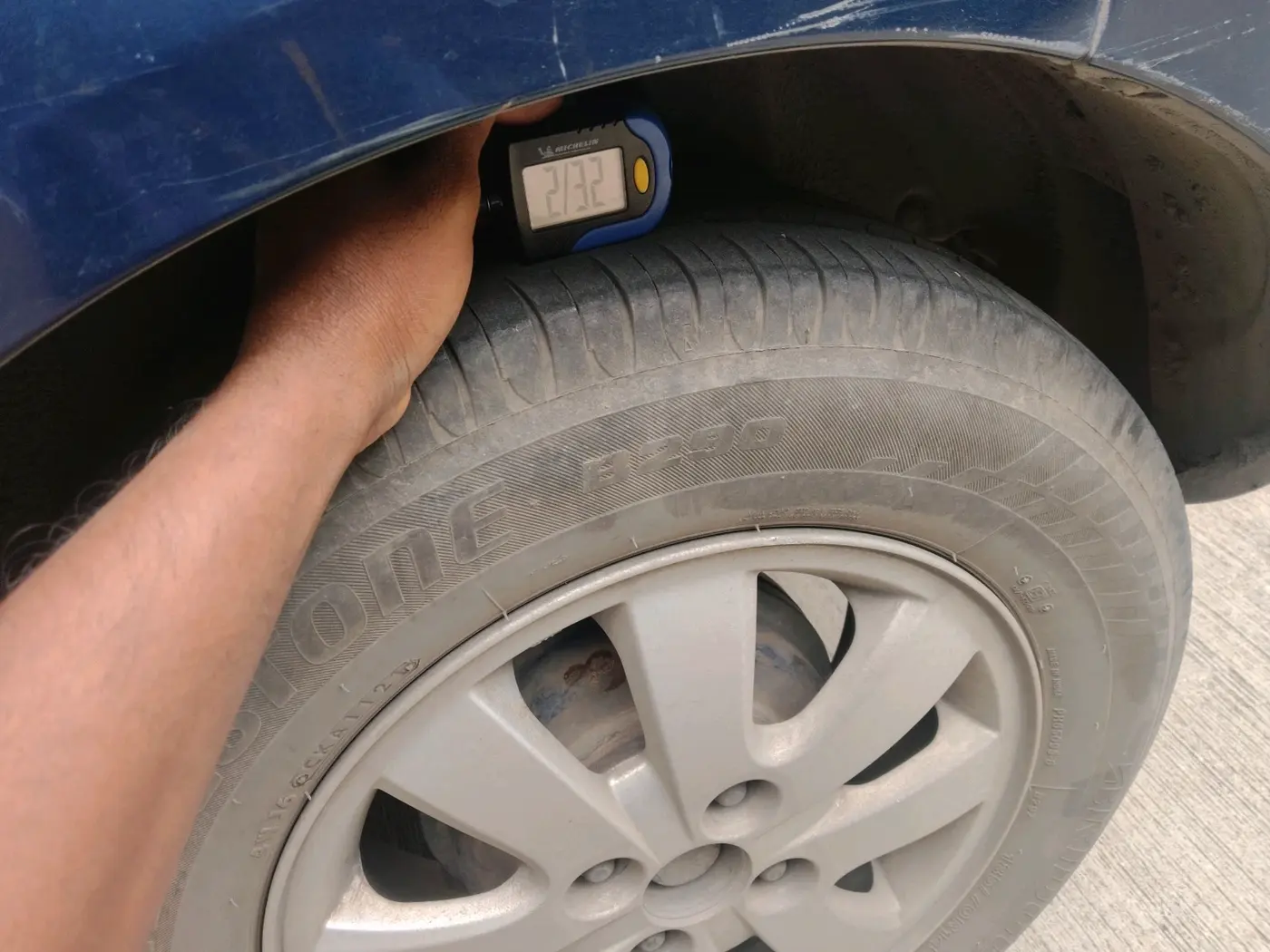 2012 Maruti Ritz ZXI, Petrol, Manual, 1,71,759 km, tyre