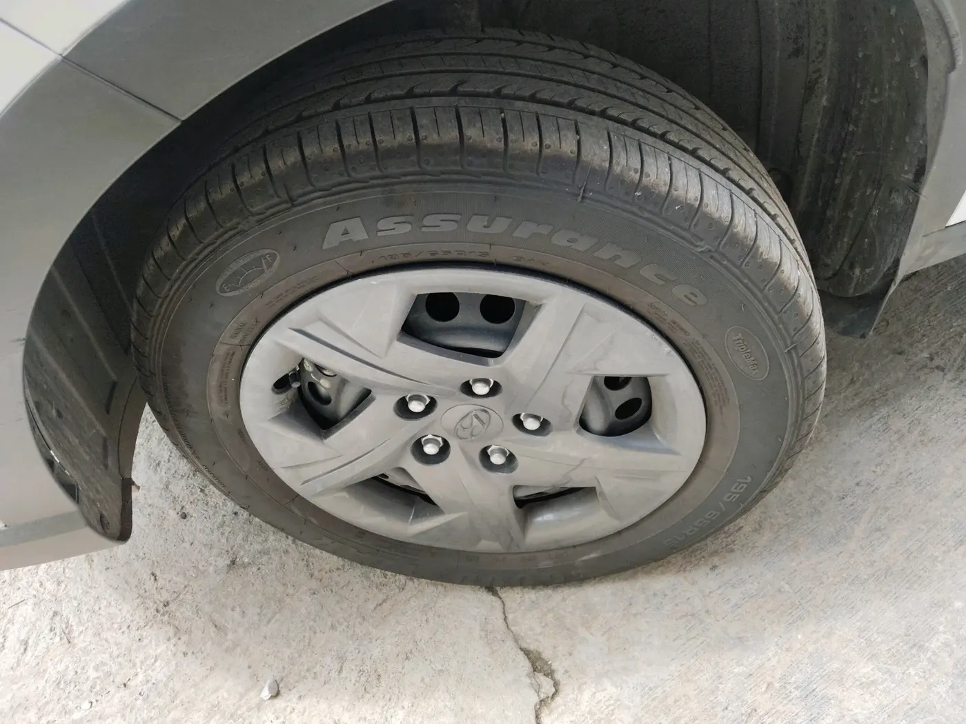 2025 Hyundai VENUE S(O) 1.2, Petrol, Manual, 10,961 km, tyre