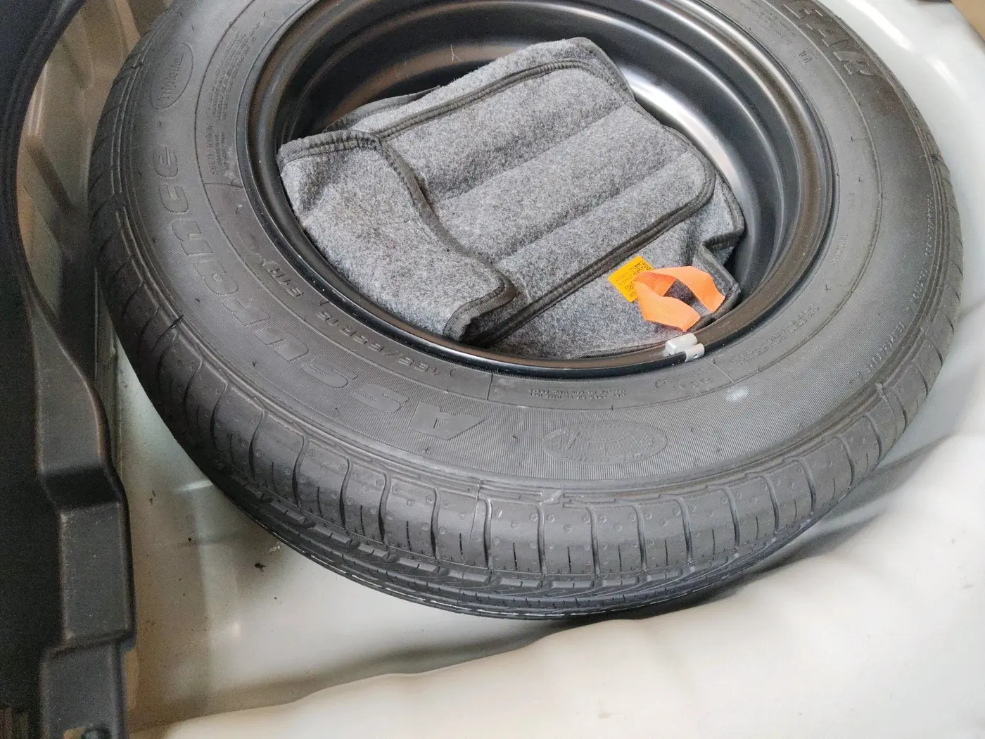 2025 Hyundai VENUE S(O) 1.2, Petrol, Manual, 10,961 km, tyre