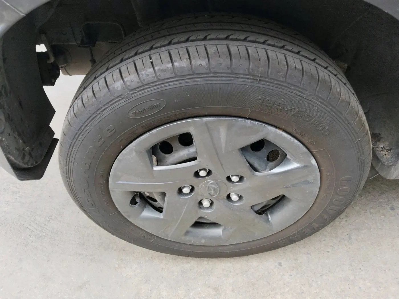 2025 Hyundai VENUE S(O) 1.2, Petrol, Manual, 10,961 km, tyre