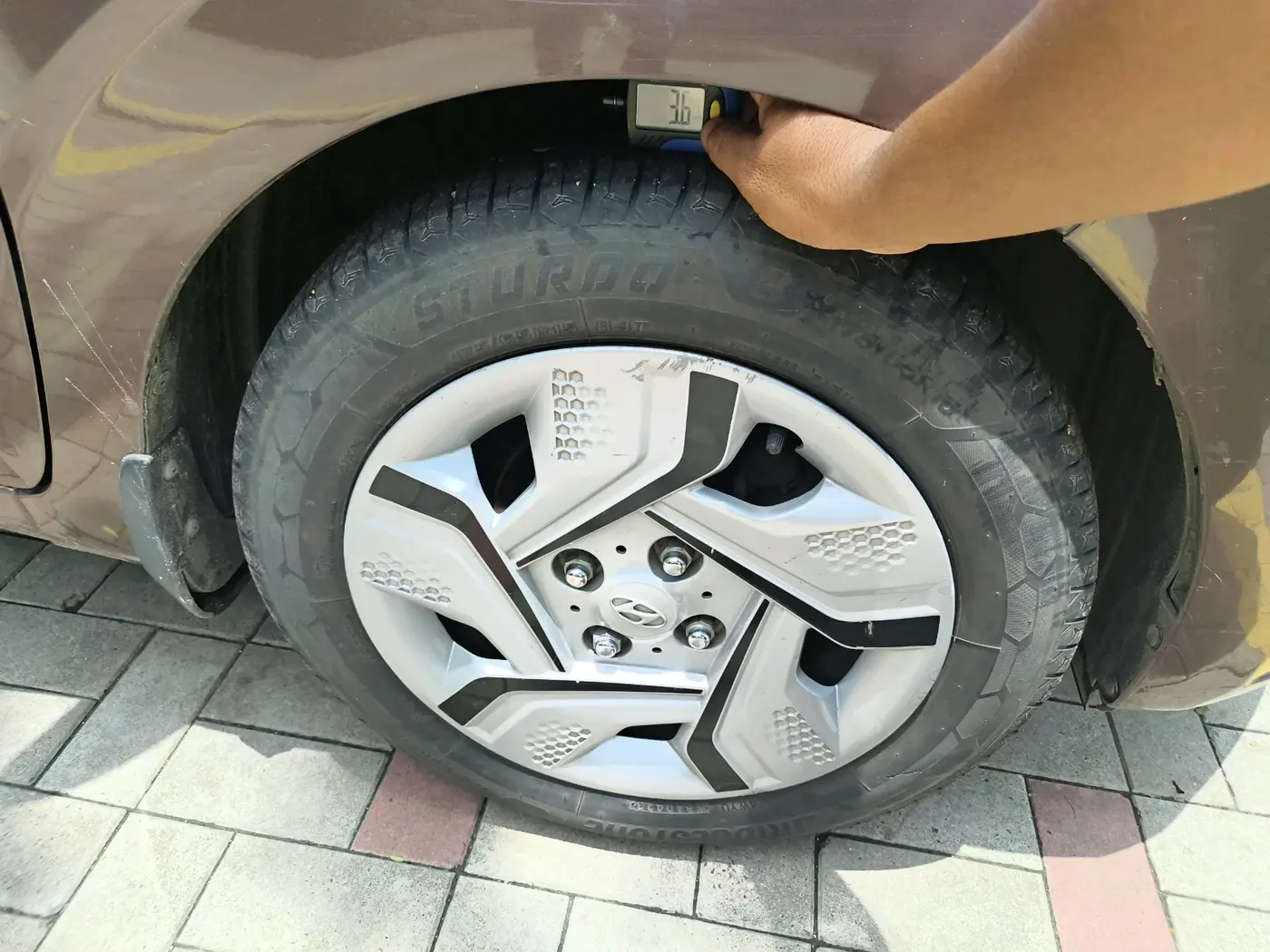 2020 Hyundai AURA S 1.2 AMT, Petrol, Automatic, 1,05,784 km, tyre