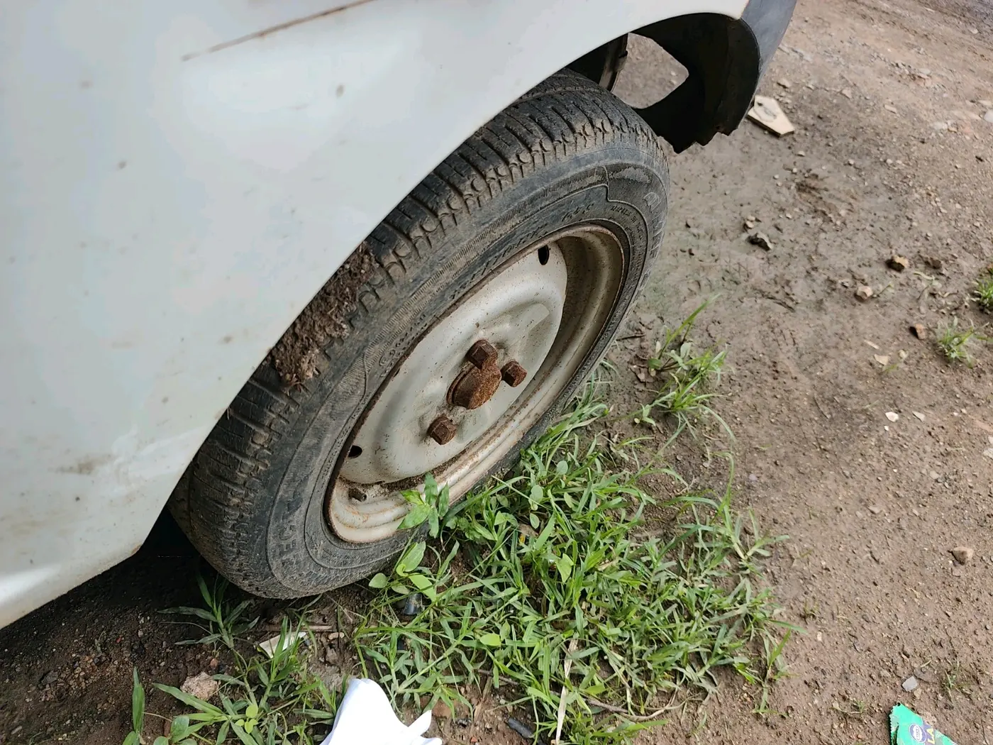 2012 Tata Nano LX, CNG, Manual, 1,00,000 km, tyre