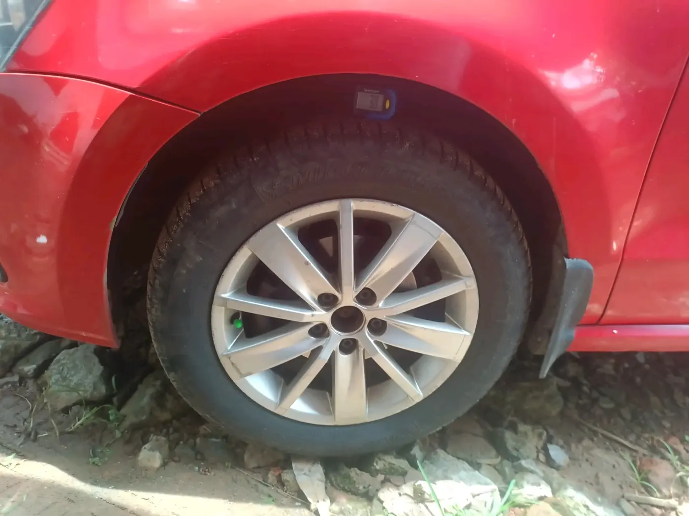 2016 Volkswagen Polo HIGHLINE1.5L, Diesel, Manual, 1,30,310 km, tyre