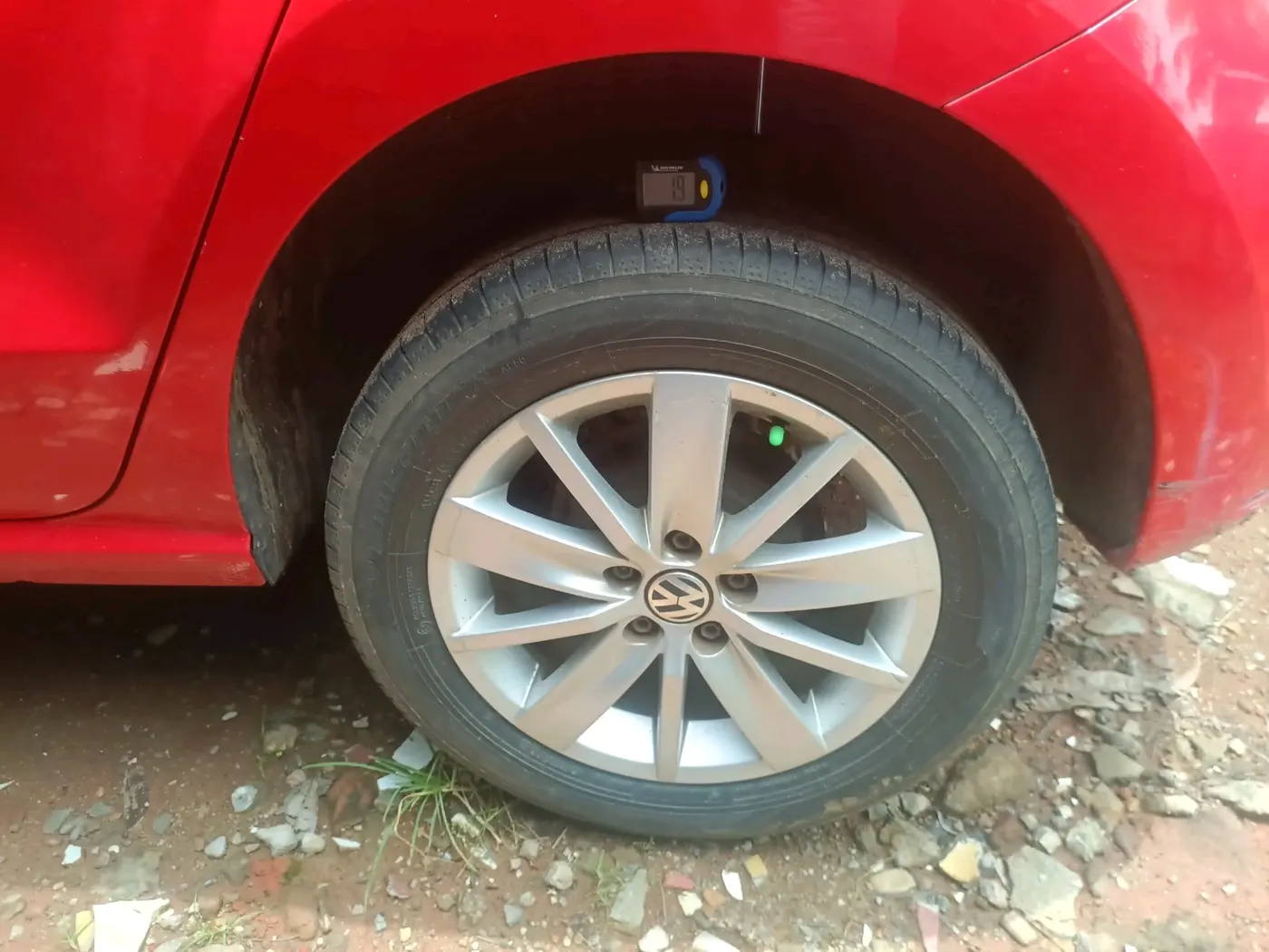 2016 Volkswagen Polo HIGHLINE1.5L, Diesel, Manual, 1,30,310 km, tyre