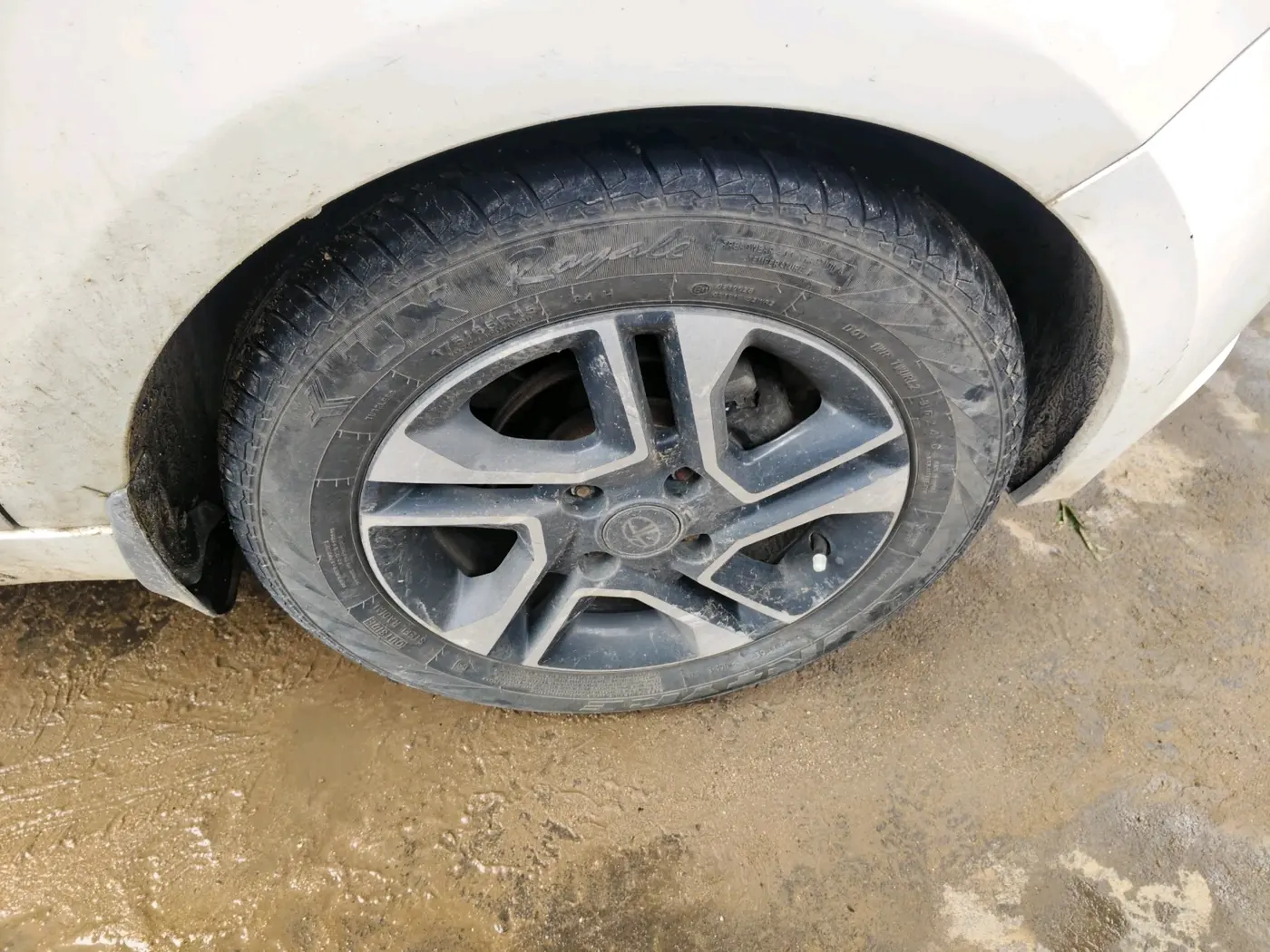 2021 Tata Tiago XZA PLUS PETROL, Petrol, Automatic, 67,573 km, tyre