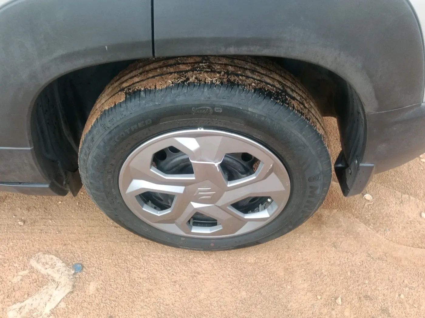2023 Maruti BREZZA VXI SMART HYBRID, Petrol, Manual, 34,731 km, tyre