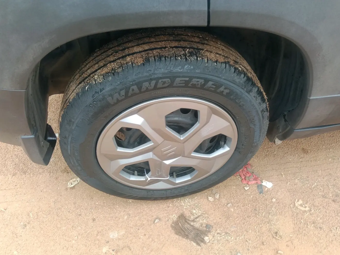 2023 Maruti BREZZA VXI SMART HYBRID, Petrol, Manual, 34,731 km, tyre