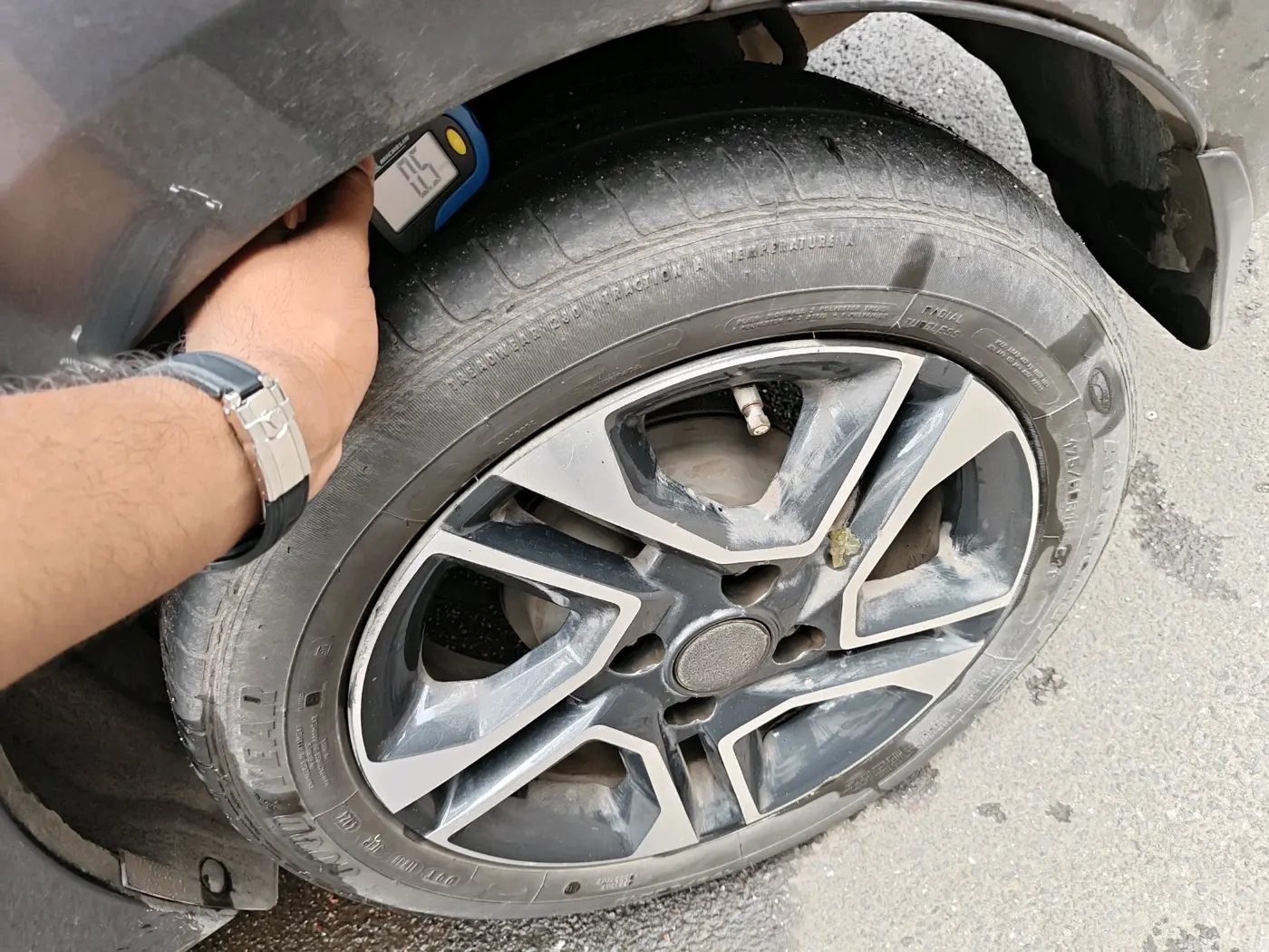 2021 Tata TIGOR XZA PLUS PETROL, Petrol, Automatic, 60,604 km, tyre