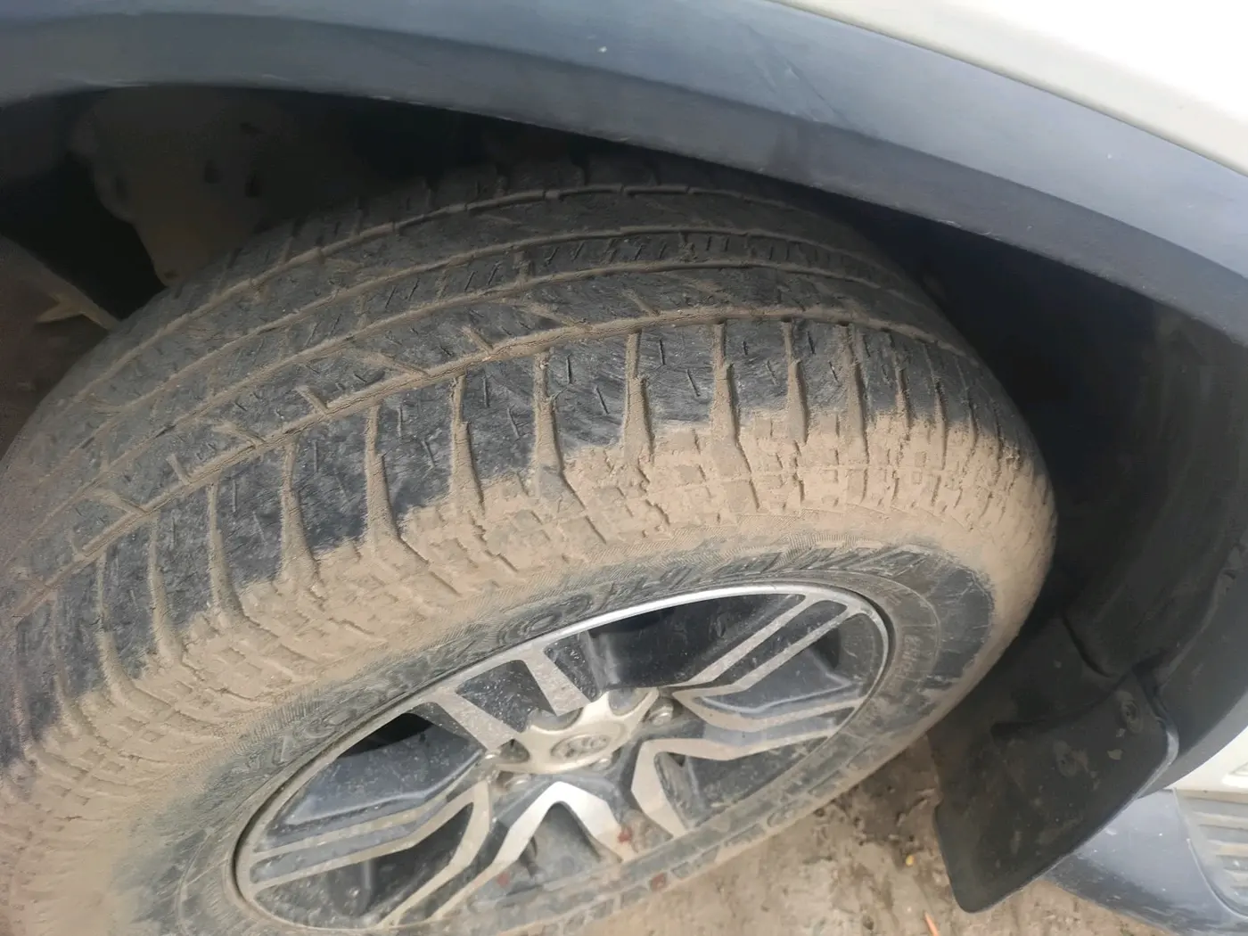 2017 Toyota Fortuner 2.8 4X2 AT, Diesel, Automatic, 1,15,162 km, tyre
