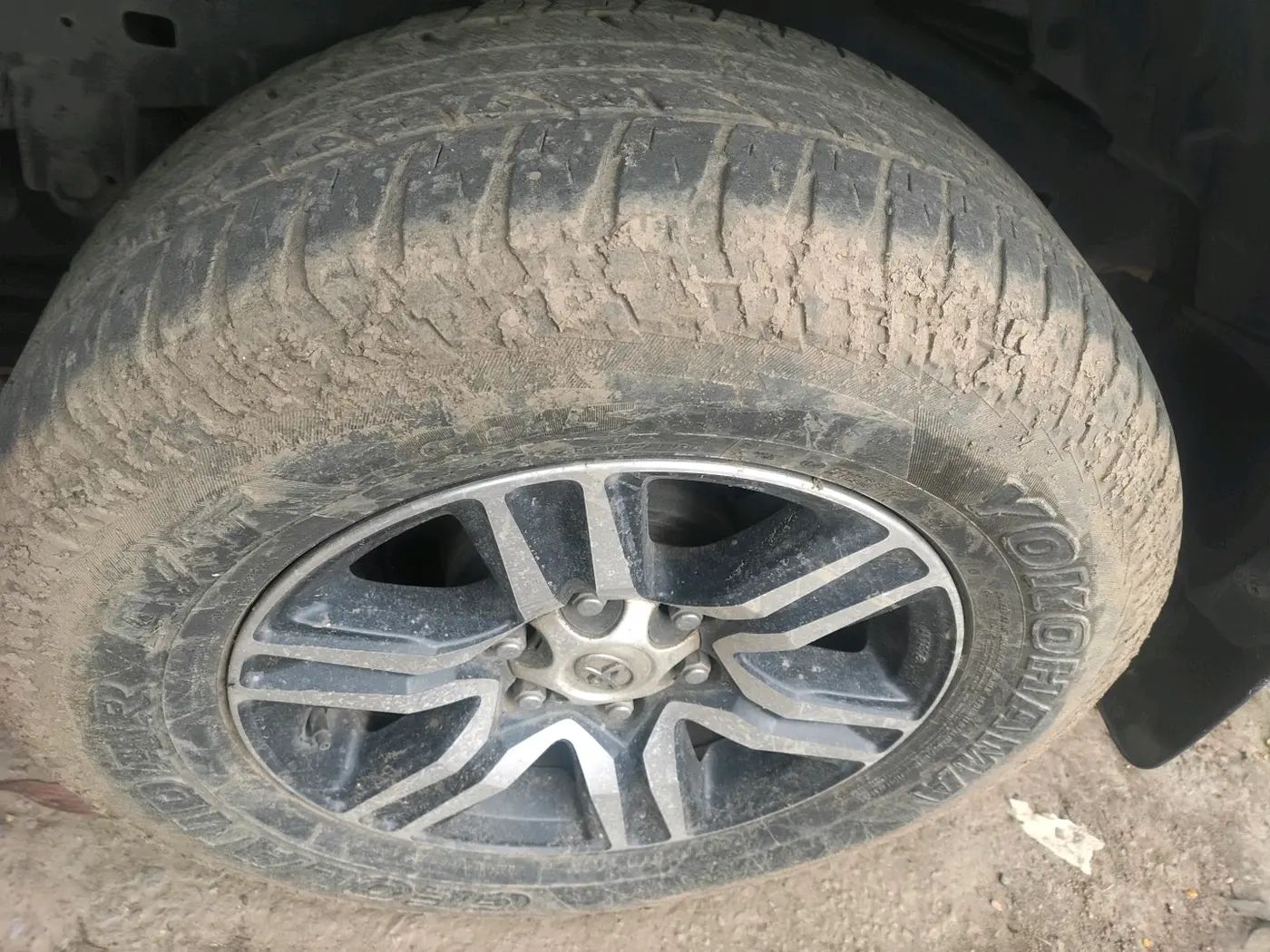 2017 Toyota Fortuner 2.8 4X2 AT, Diesel, Automatic, 1,15,162 km, tyre
