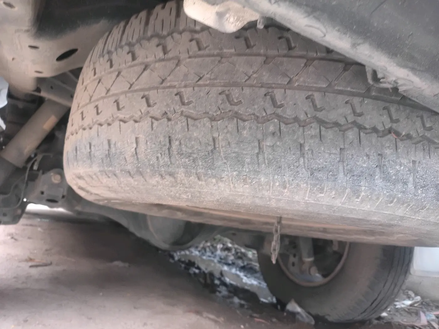 2017 Toyota Fortuner 2.8 4X2 AT, Diesel, Automatic, 1,15,162 km, tyre