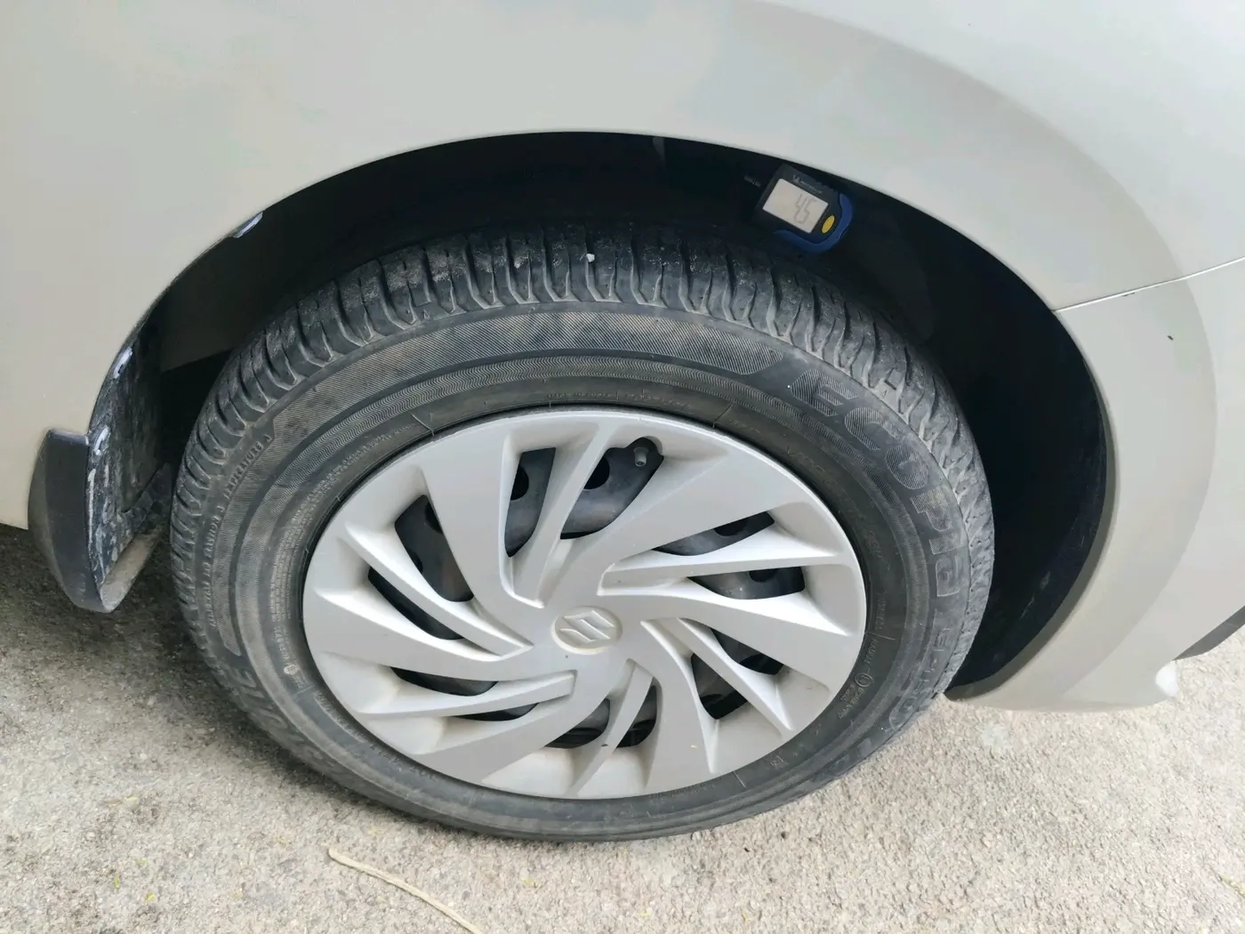 2022 Maruti Ertiga VXI SHVS, Petrol, Manual, 13,183 km, tyre
