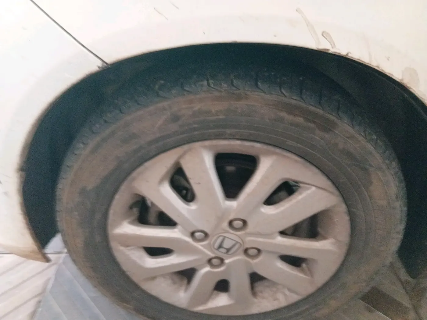 2014 Honda Mobilio 1.5L I-DTEC V, Diesel, Manual, 1,92,727 km, tyre