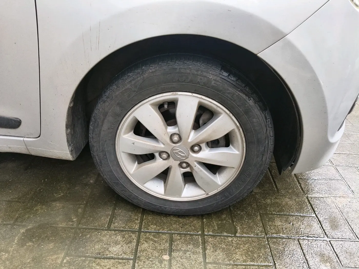 2016 Hyundai Xcent SX 1.2, CNG, Manual, 97,604 km, tyre