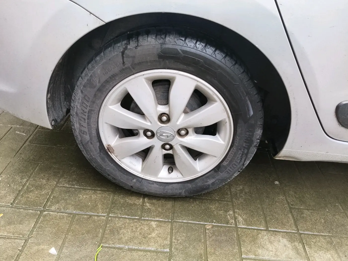 2016 Hyundai Xcent SX 1.2, CNG, Manual, 97,604 km, tyre