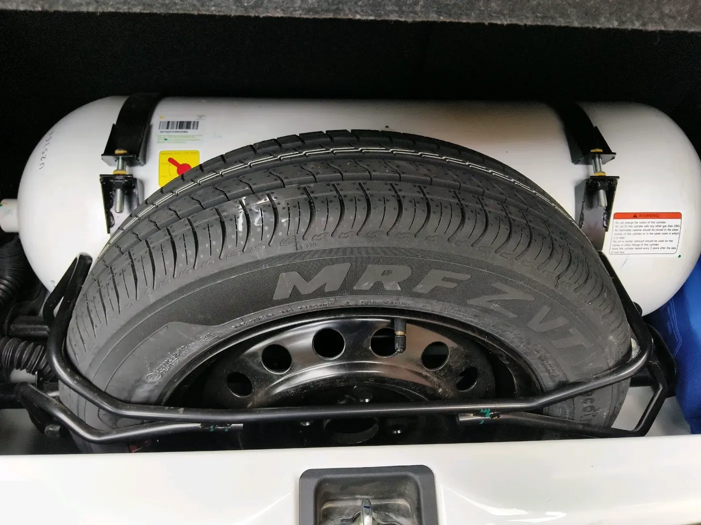 2025 Maruti New Wagon-R VXI CNG 1.0, CNG, Manual, 17,517 km, tyre