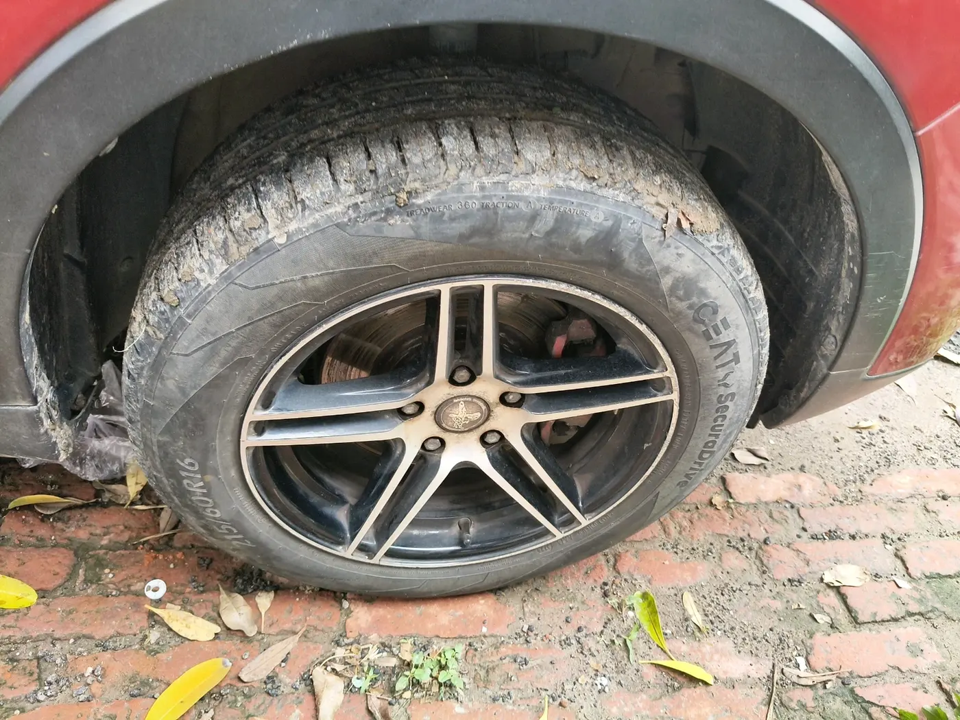 2019 Mahindra XUV300 W4 1.5 DIESEL, Diesel, Manual, 93,303 km, tyre