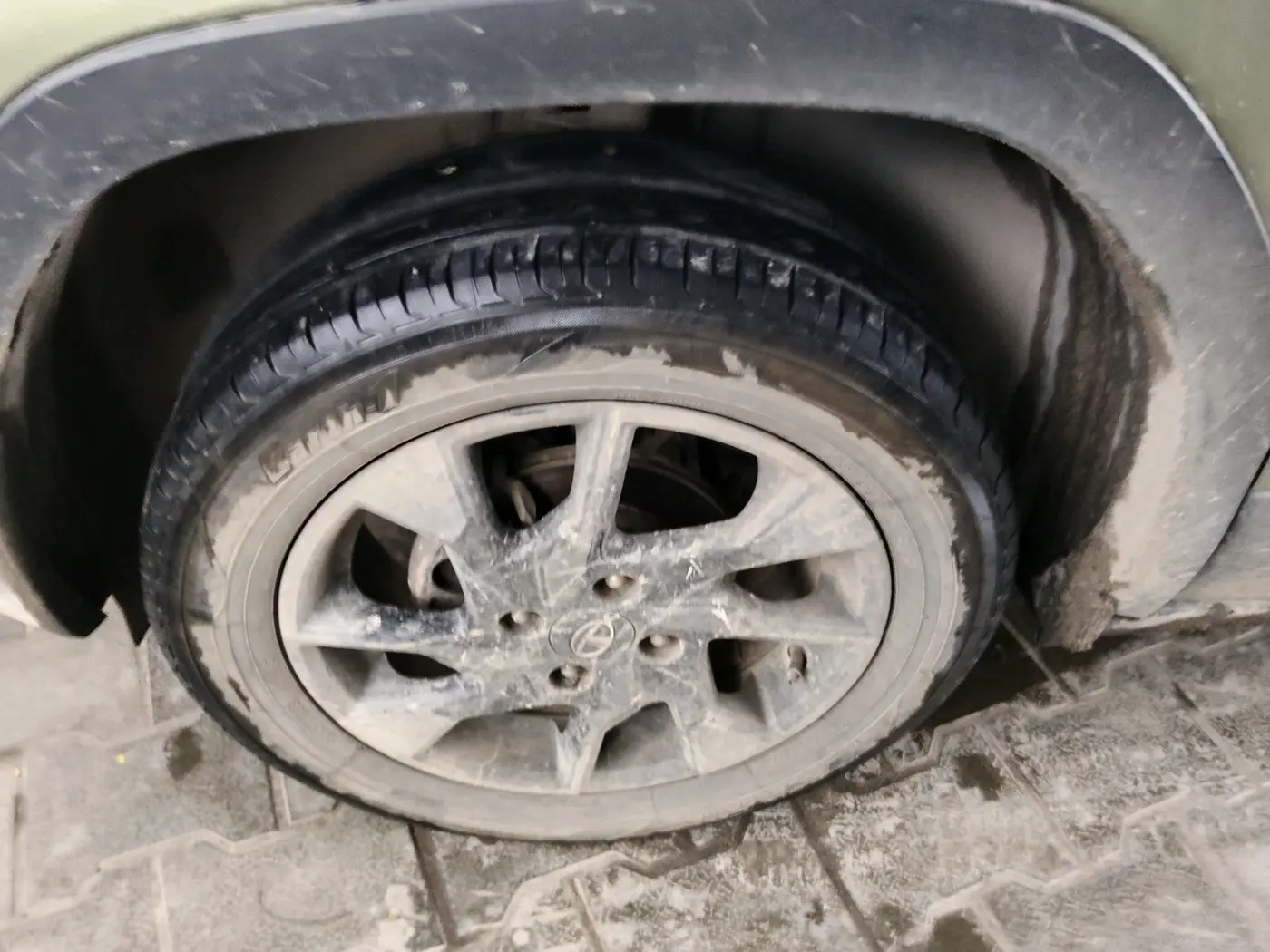 2022 Tata PUNCH CREATIVE 1.2 AMT KAZIRANGA EDITION , Petrol, Automatic, 1,02,491 km, tyre