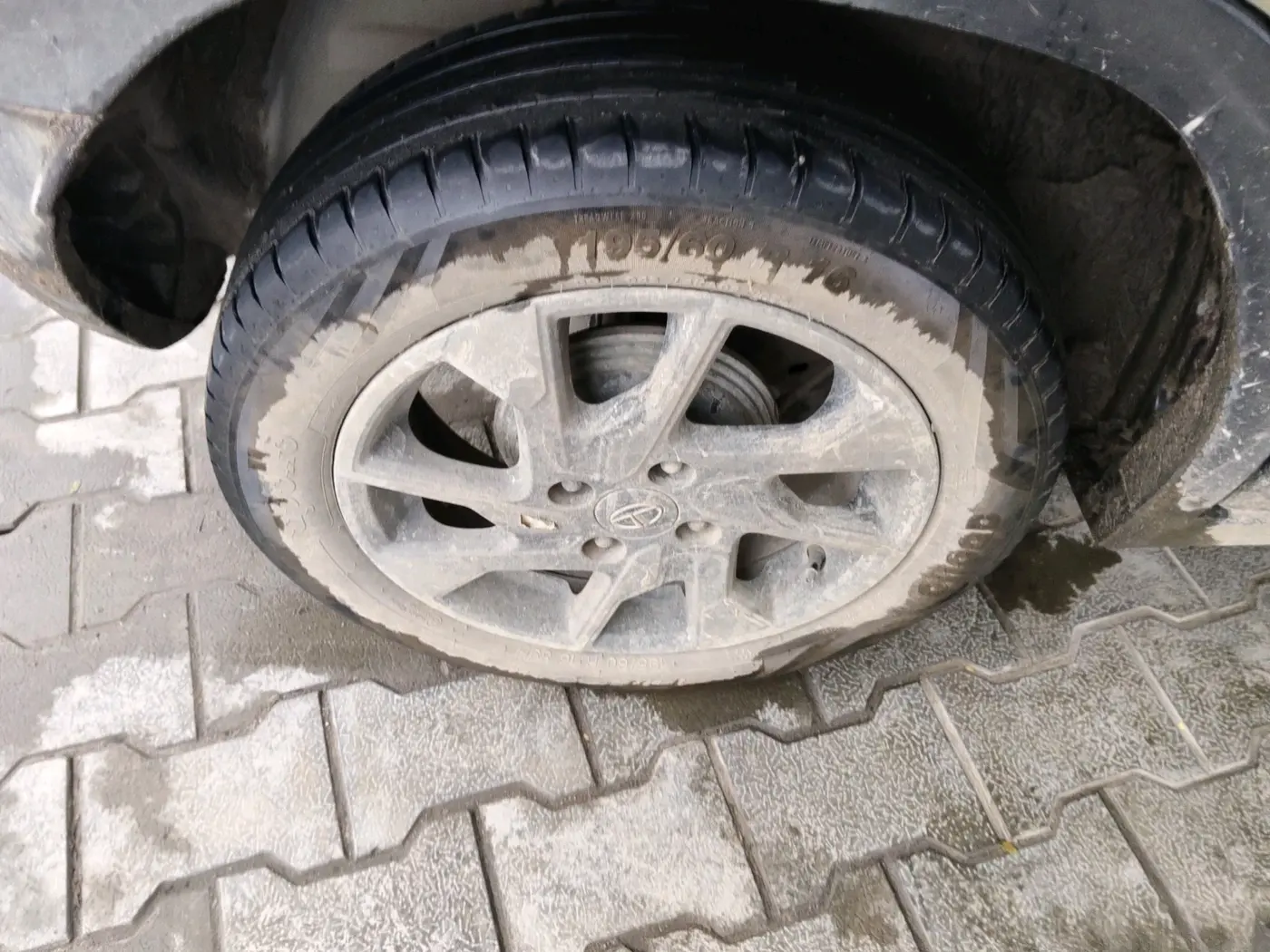 2022 Tata PUNCH CREATIVE 1.2 AMT KAZIRANGA EDITION , Petrol, Automatic, 1,02,491 km, tyre
