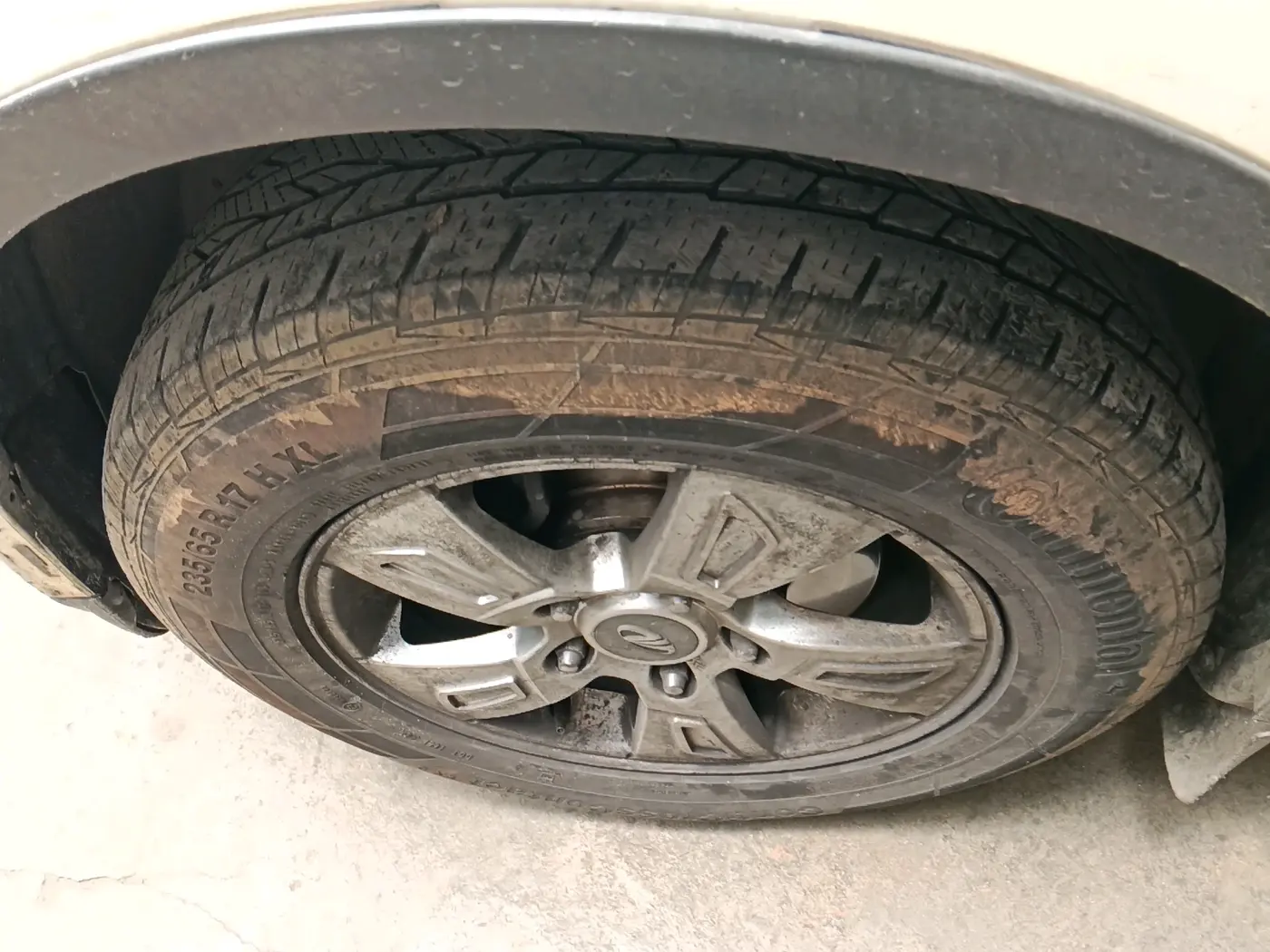 2011 Mahindra XUV500 W4, Diesel, Manual, 1,39,713 km, tyre