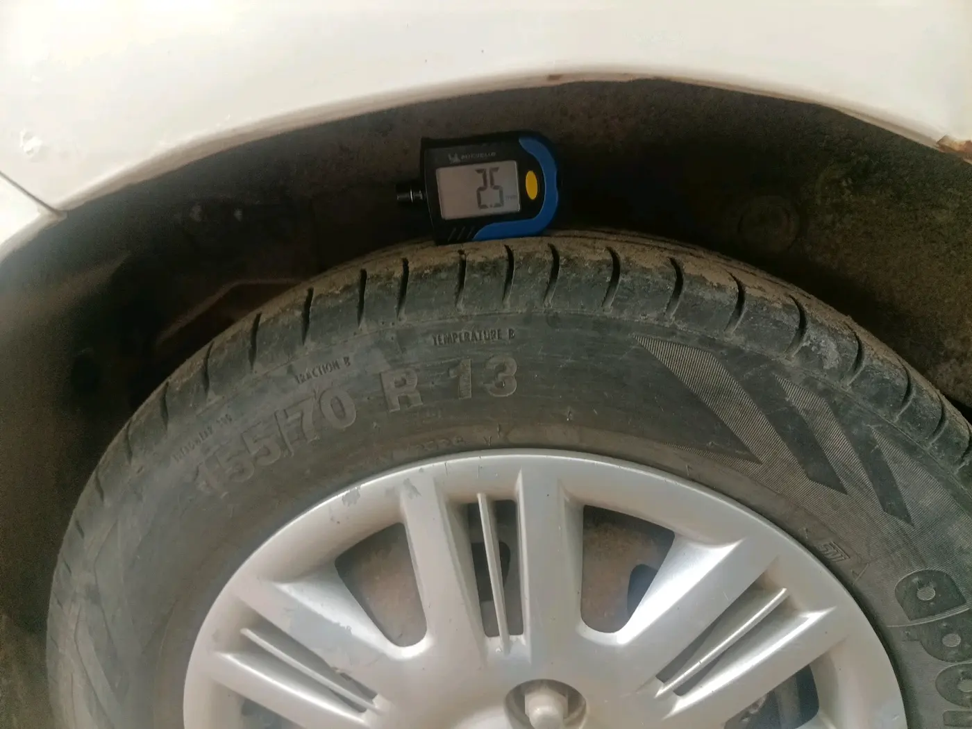 2014 Hyundai Santro Xing GLS, CNG, Manual, 1,43,652 km, tyre