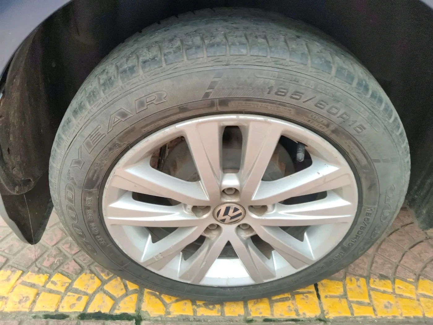 2013 Volkswagen Polo HIGHLINE1.2L, Petrol, Manual, 57,232 km, tyre