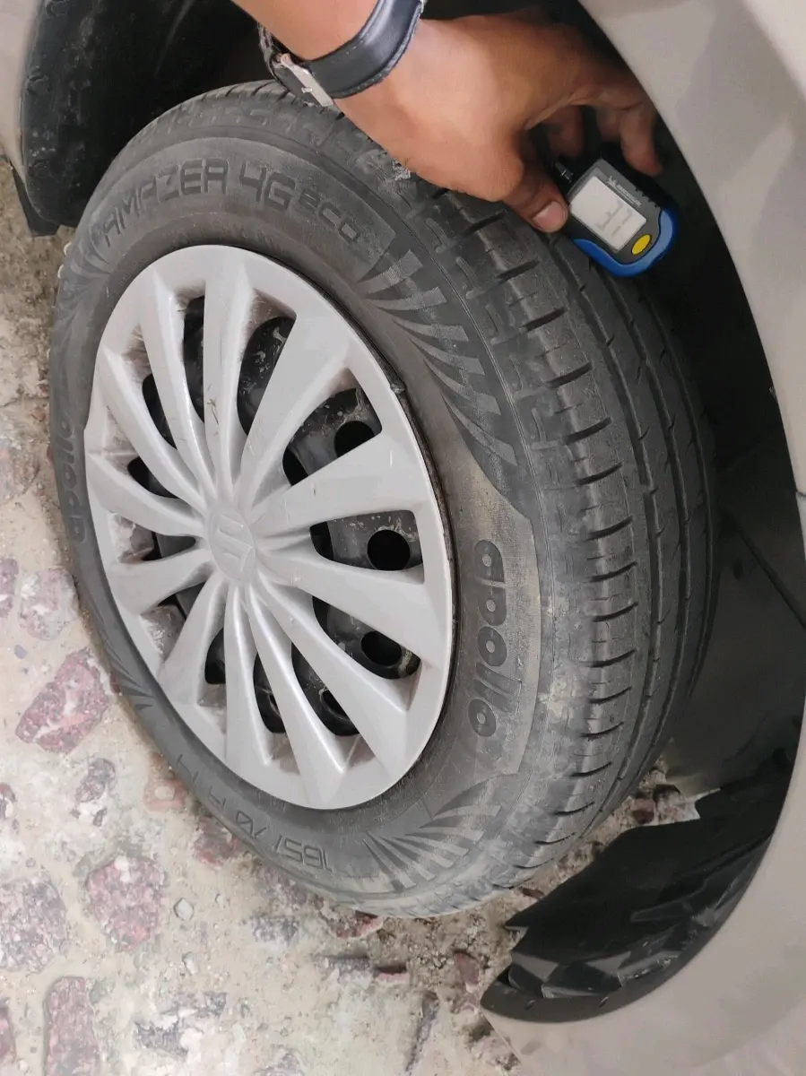 2016 Maruti Swift Dzire VXI, Petrol, Manual, 1,05,329 km, tyre
