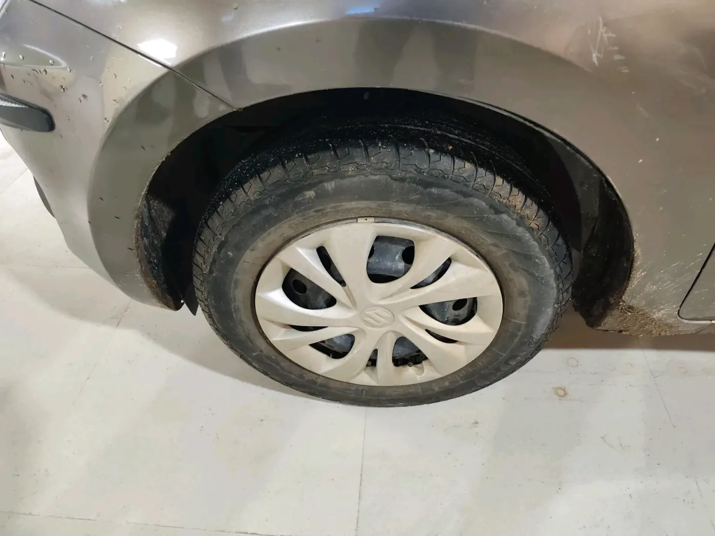 2023 Maruti Swift VXI, Petrol, Manual, 49,892 km, tyre