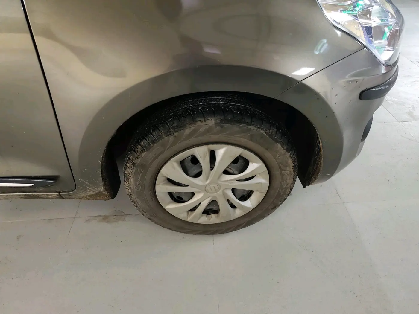 2023 Maruti Swift VXI, Petrol, Manual, 49,892 km, tyre