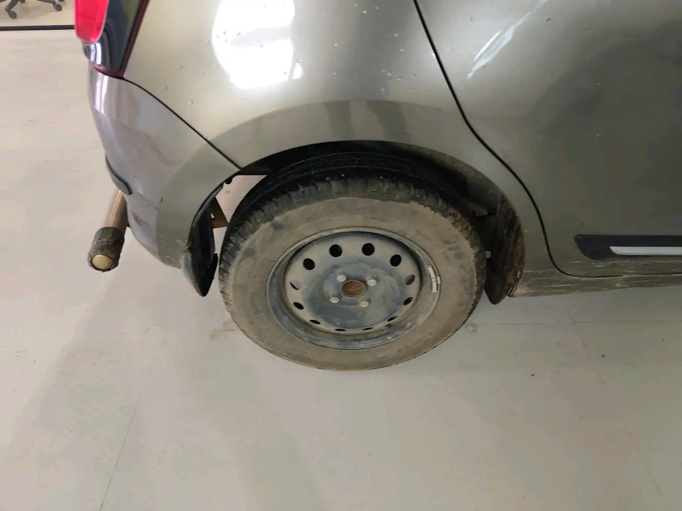 2023 Maruti Swift VXI, Petrol, Manual, 49,892 km, tyre