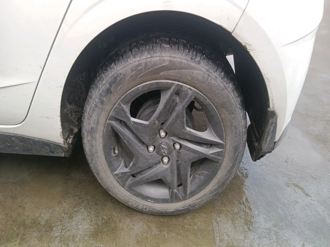 2021 Hyundai NEW I20 SPORTZ 1.2 AT, Petrol, Automatic, 52,614 km, tyre