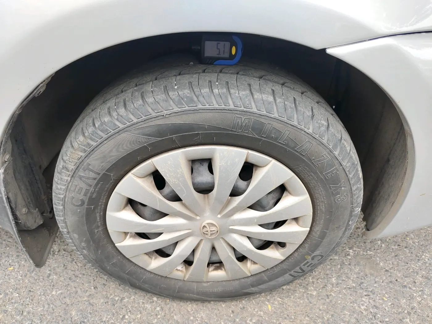 2011 Toyota Etios G, CNG, Manual, 1,64,812 km, tyre
