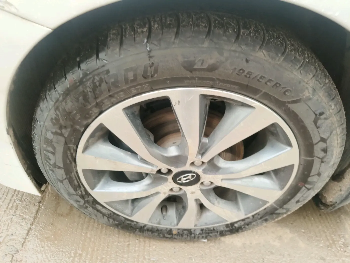 2016 Hyundai Verna 1.6 VTVT SX, Petrol, Manual, 67,274 km, tyre