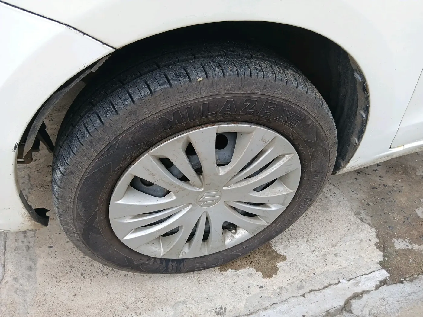 2013 Maruti Ertiga VXI CNG, CNG, Manual, 1,18,619 km, tyre