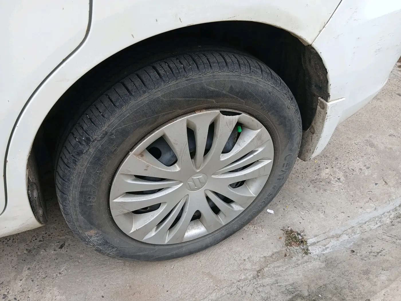 2013 Maruti Ertiga VXI CNG, CNG, Manual, 1,18,619 km, tyre