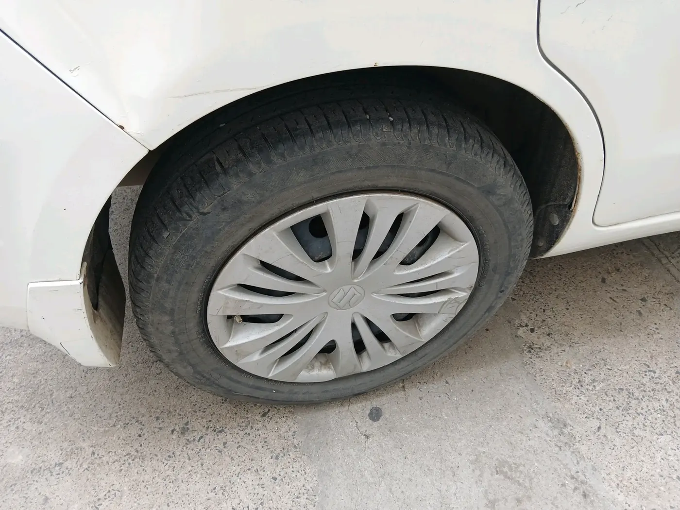 2013 Maruti Ertiga VXI CNG, CNG, Manual, 1,18,619 km, tyre
