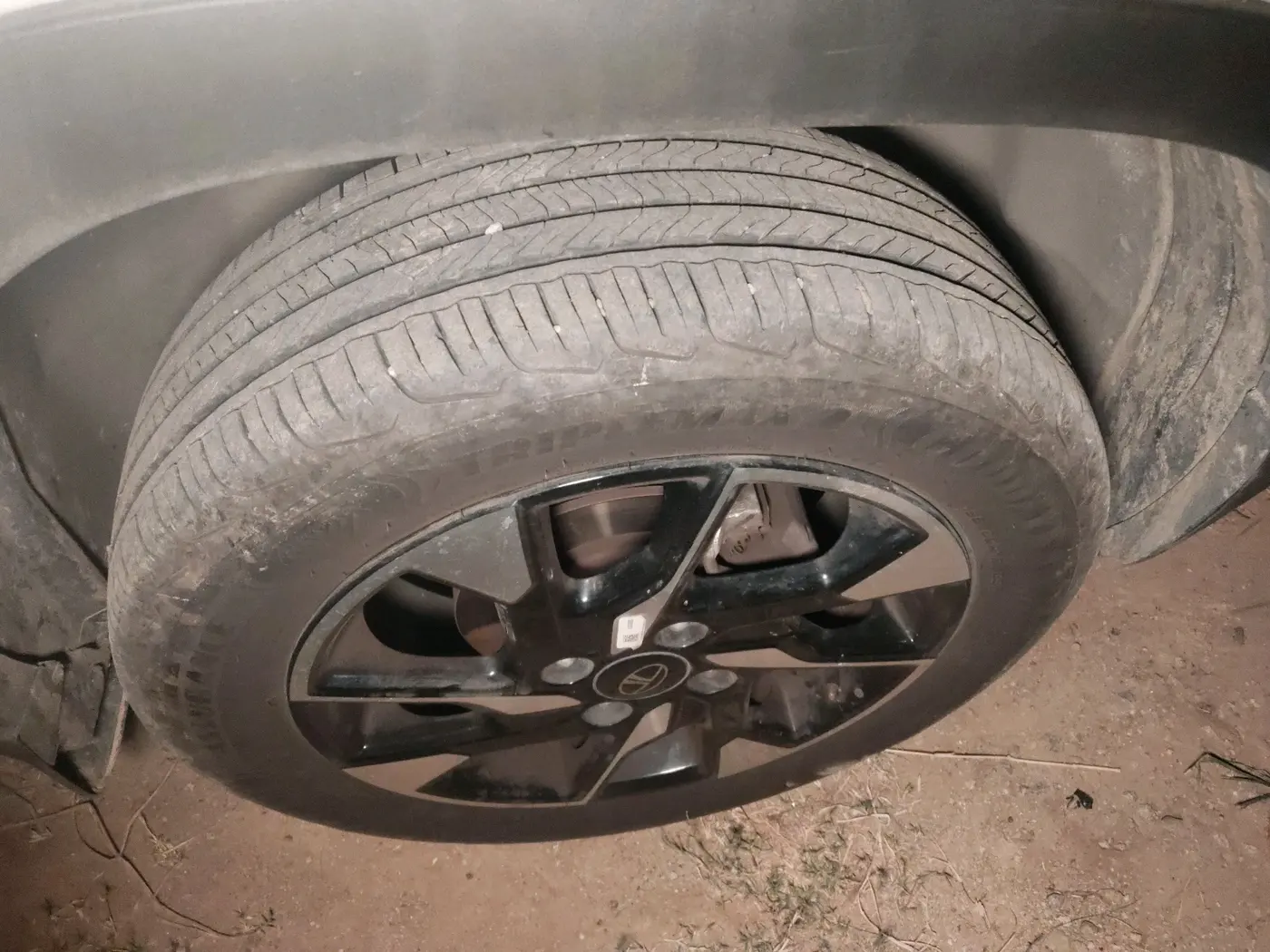 2025 Tata PUNCH Creative Plus AMT, Petrol, Automatic, 16,916 km, tyre