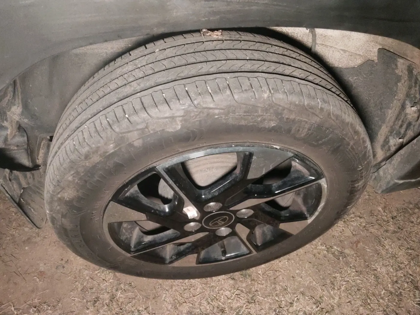2025 Tata PUNCH Creative Plus AMT, Petrol, Automatic, 16,916 km, tyre