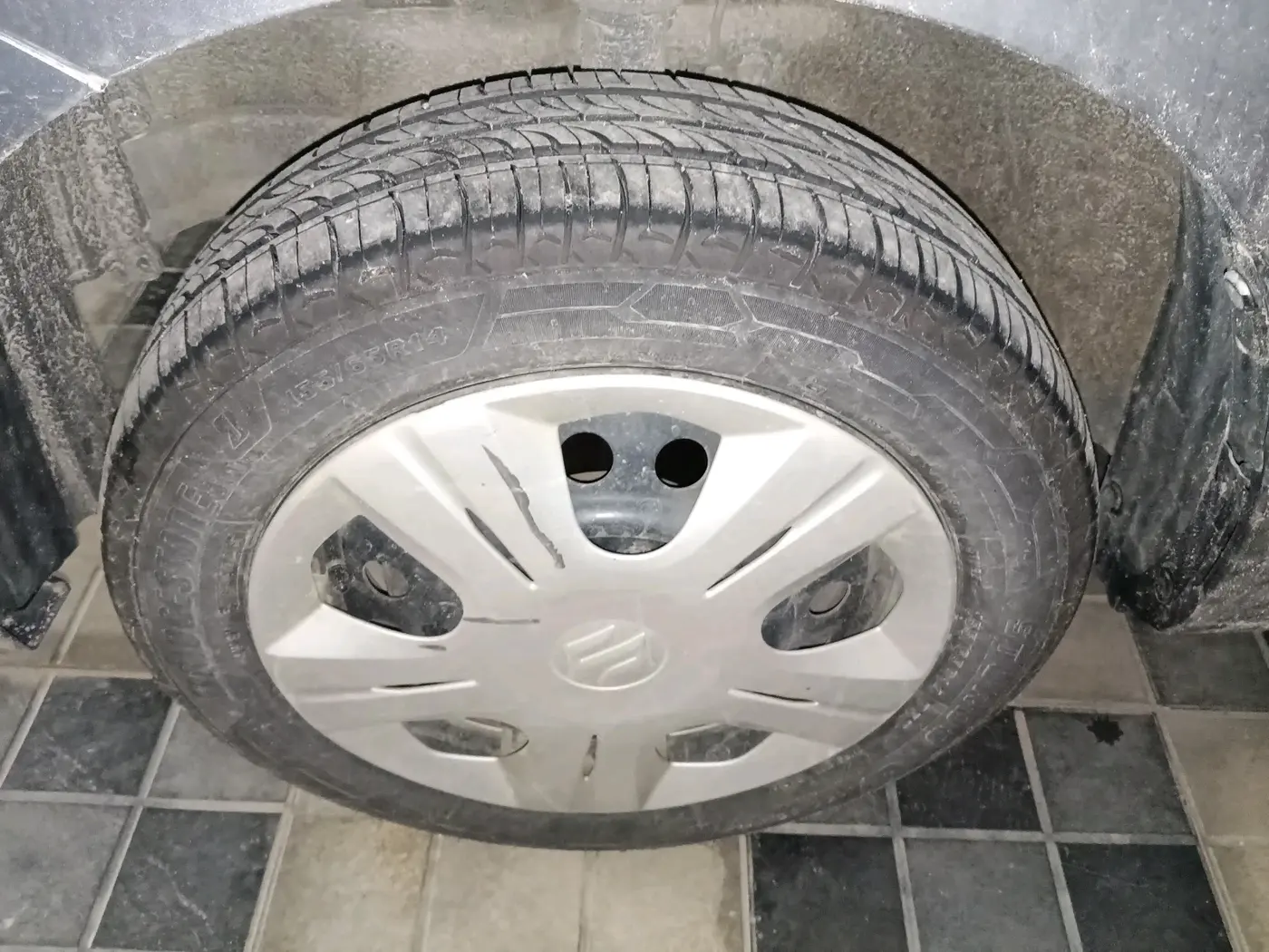 2017 Maruti Wagon R 1.0 VXI AMT, Petrol, Automatic, 31,576 km, tyre