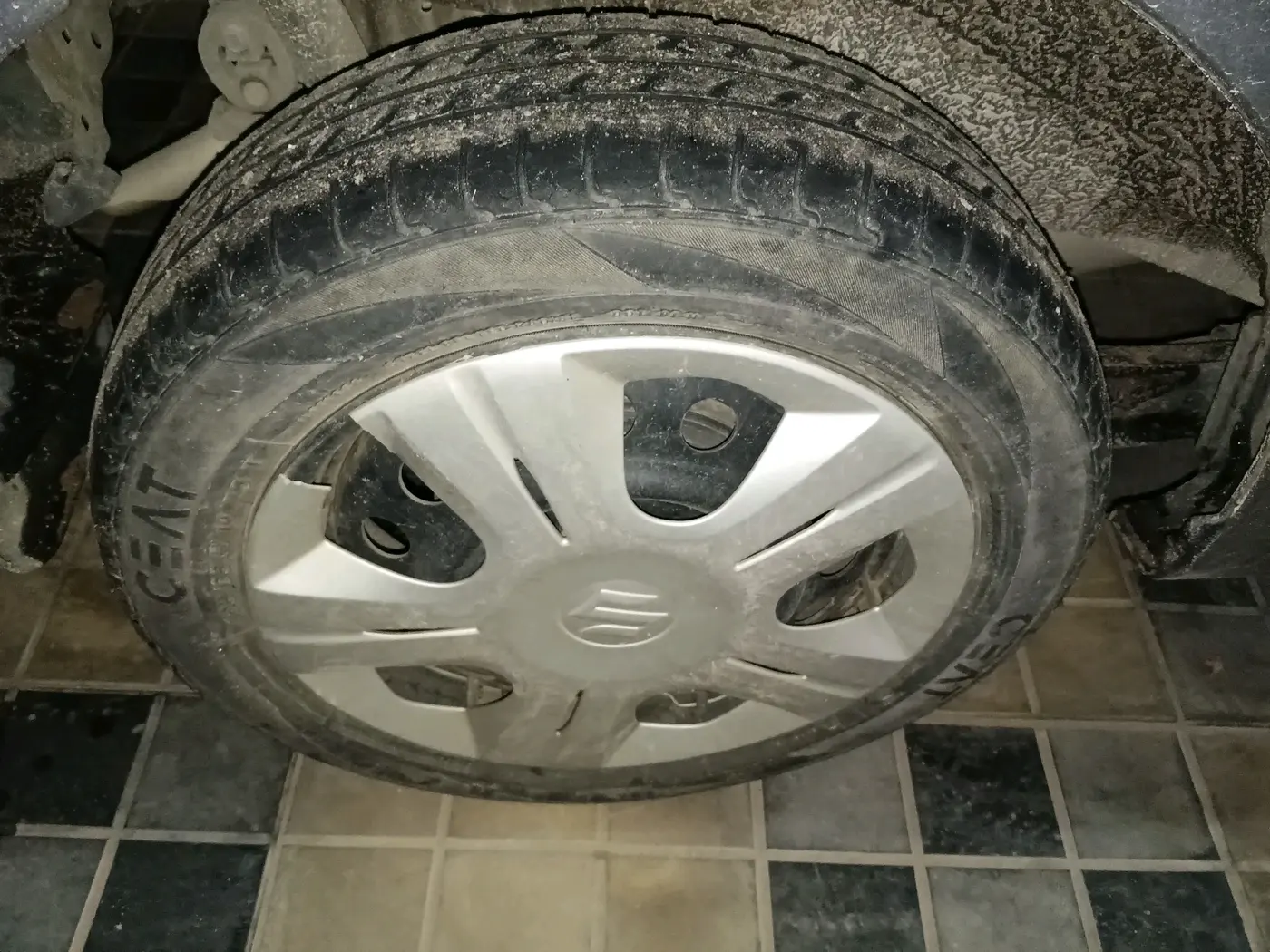 2017 Maruti Wagon R 1.0 VXI AMT, Petrol, Automatic, 31,576 km, tyre