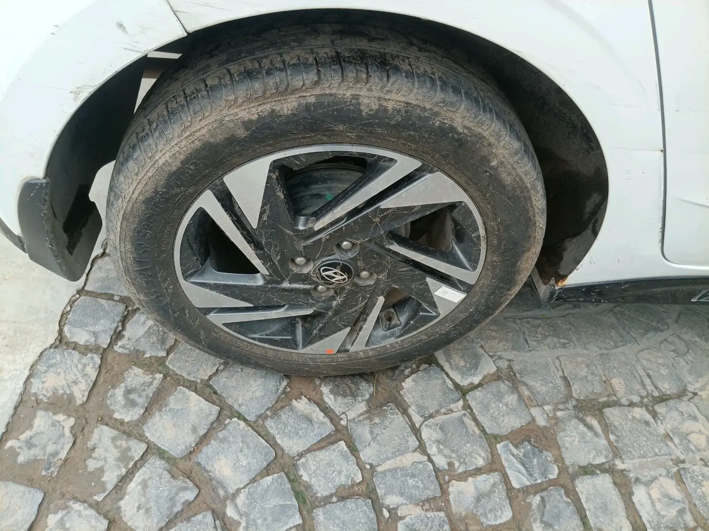 2023 Hyundai NEW I20 ASTA 1.2 MT, Petrol, Manual, 43,495 km, tyre